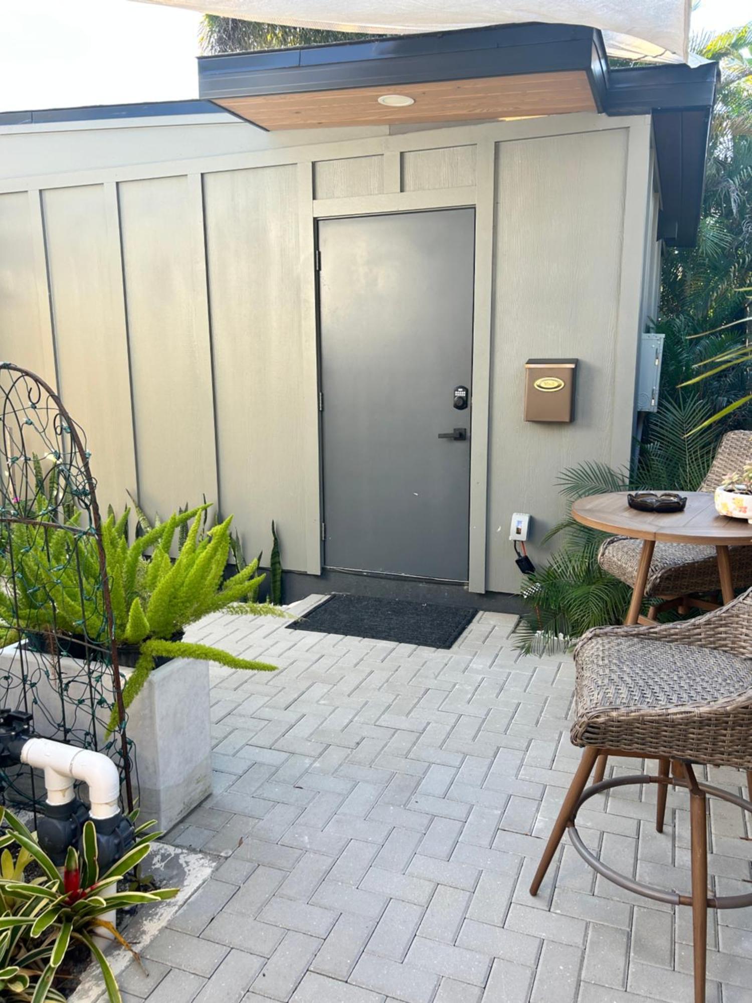 Sweet Tiny Cabin Tampa Exterior photo